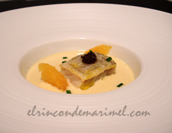 ajoblanco de naranja con bacalao confitado