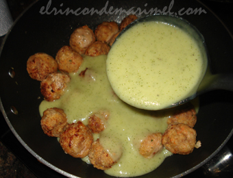 albóndigas de pavo en salsa de calabacín
