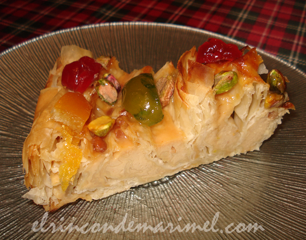 porción de baklava de turrón