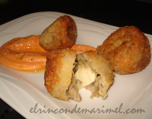 bolitas crujientes de berenjena rellenas de mozzarella