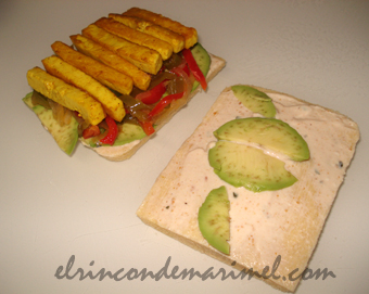 bikini de tofu marinado con pan exprés