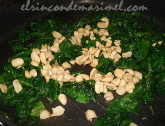 espinacas con cacahuetes
