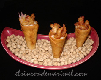 cornete relleno de puntillas de calamar