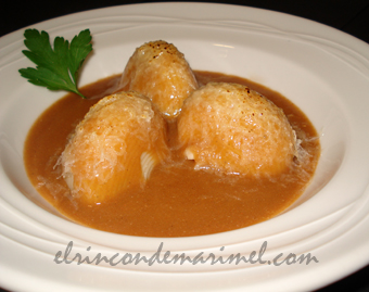 lumaconi rellenos de bacalao con salsa de marisco