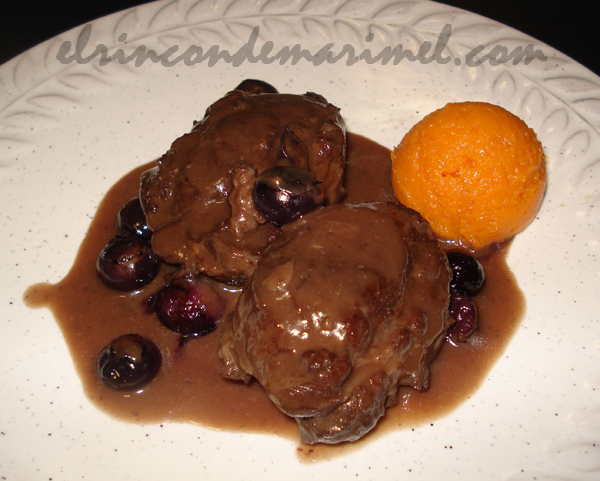 carrilleras de cerdo ibérico con salsa de arándanos