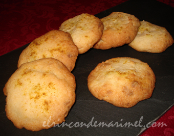 cookies de chocolate blanco, coco y curry