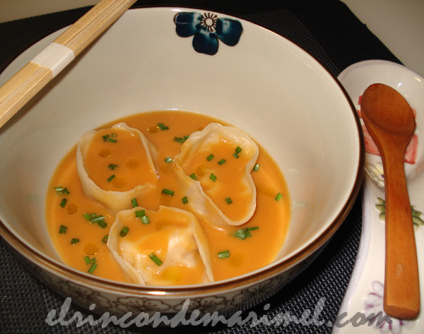 sopa de marisco con dumplings de rape y carbineros 