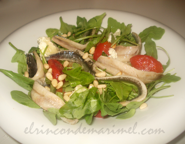 ensalada templada de berenjena y tomates cherrys asados con anchoas