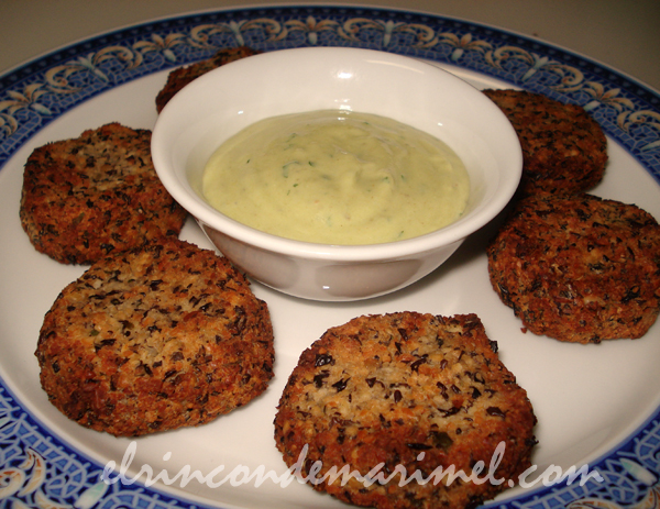 falafel de alubias negras con salsa de agucate