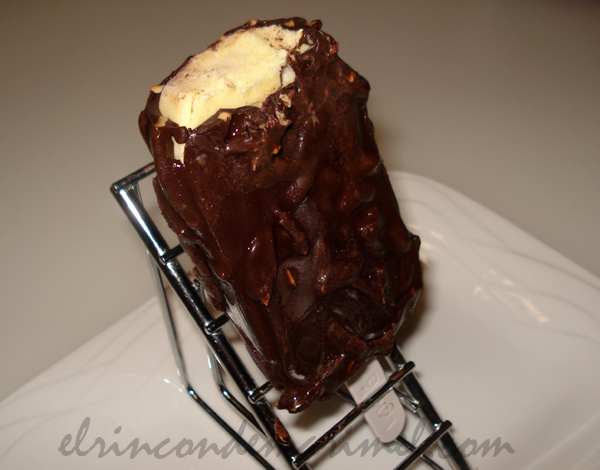 helado crocante de mango y chocolate