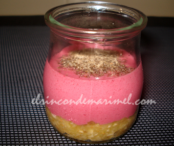 higos con kéfir y frutos rojos