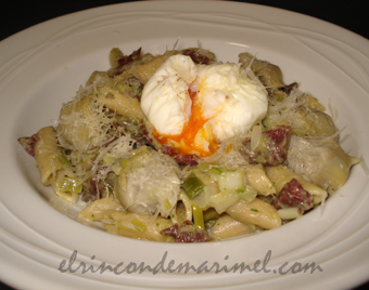 macarrones con alcahofas y huevo gelée