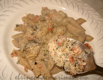 macarromes con salsa de berenjena asada
