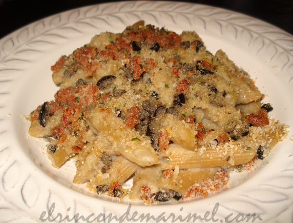macarromes con salsa de berenjena asada y gratín mediterráneo