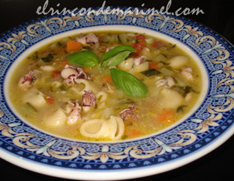 sopa minestrone con chipirones y habitas