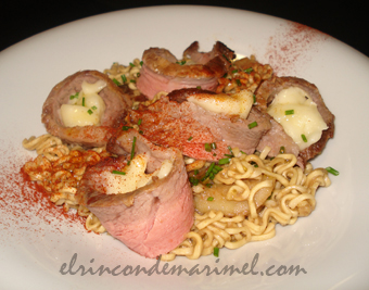 noodles con presa iberica y hongos