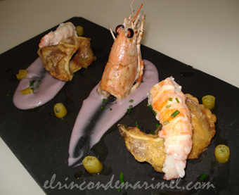 oreja rebozada con cigalas y cremoso de patata violeta