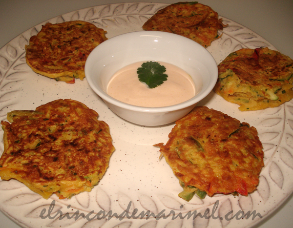 pakoras con salsa de yogur picante