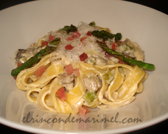 tagliatelle con esparragos y setas