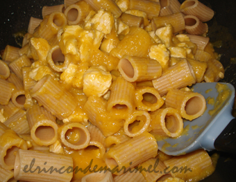 pasta con pollo y crema de calabaza