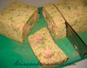 pastel de patata, brocolí y salmón