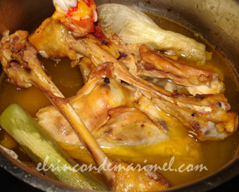 caldo de pollo