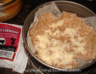 base de quiche con tortilla mexicana