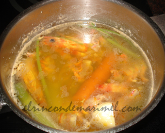 caldo de langostinos