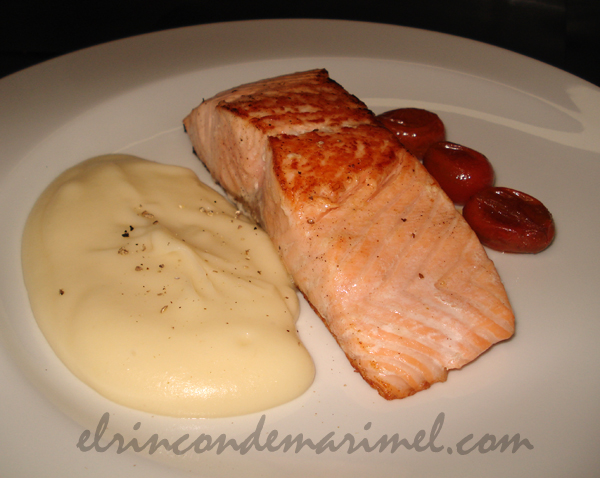 salmón asado con cremoso de apio nabo