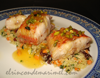 salmonetes bereberes con cus cus y salsa de naranja