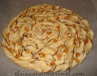 tarta espiral de hojaldre rellena de turrón