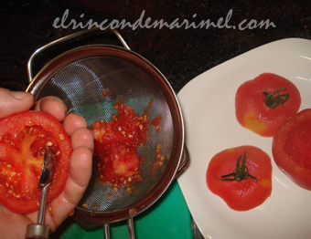 sacar la pulpa a los tomates