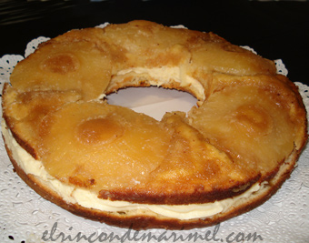 corona de bizcocho con crema de piña