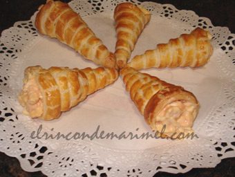 canutillos de hojaldre rellenos de ensaladilla