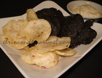 chips de sepia con mahonesa de ajo frito
