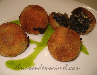 croquetas negras de chipirones
