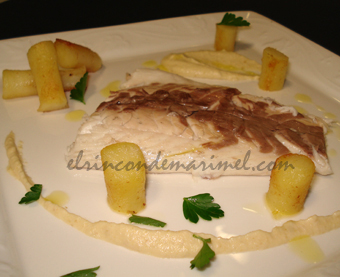 dorada a la sal con alioli de manzana