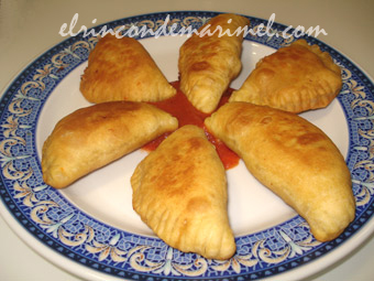 empanadillas de bonito con tomate