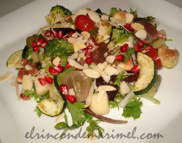 ensalada de frutas frescas y verduras templadas