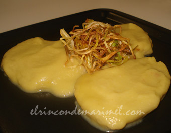 lengua con salsa de manzana