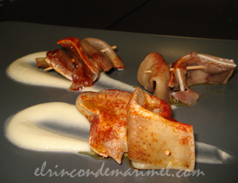 oreja a la gallega sobre crema de berza