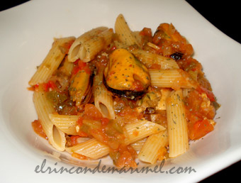 macarrones con fritada de mejillones