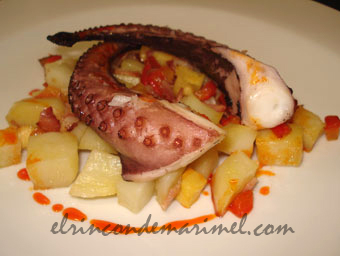 patas de pulpo asadas con patata y manzana