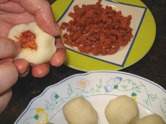 rellenar la patata con txixtorra