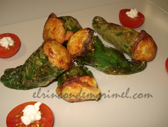 pimientos verdes rellenos de tortilla de patata y chistorra