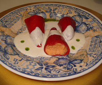 Pimientos del piquillo rellenos de bonito
