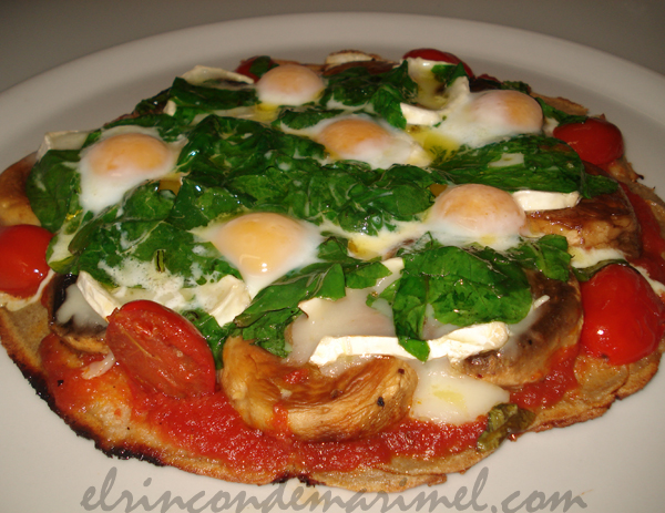 pizza de quinoa en sartén super fácil