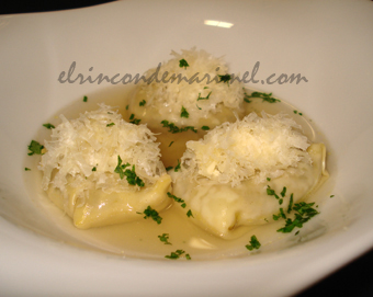 raviolis de setas con caldo de jamón