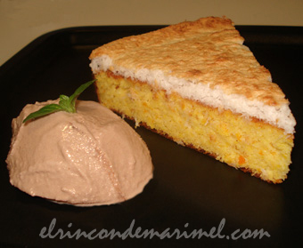 Bizcocho de naranja y almendra con merengue de coco