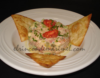 tartare de salmón con taotillas mejicanas